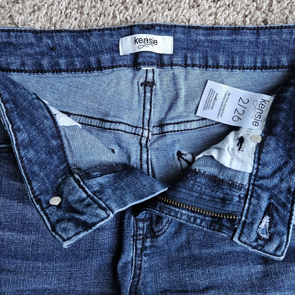 Kensie Medium Blue Distressed Jean Shorts with Cuffed Hems size 2 - Picture 3 of 3